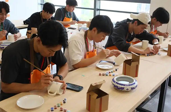 “日方被告知：所有中日青年交流项目都暂停了”