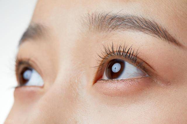 原创            医生提醒：眼睛出现这3种变化，可能是血糖失控的信号，别大意