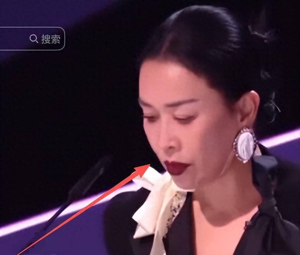 原创            那英质疑比赛作假后被闭麦，现场黑脸翻白眼，何炅都没法“拉一把”！