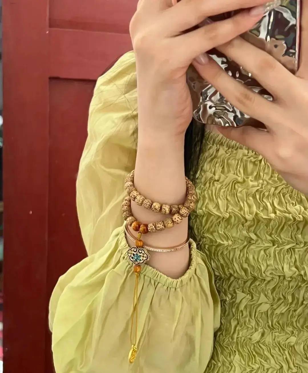 文玩女孩必看！三招教你搭出高级感，秒变文玩圈焦点