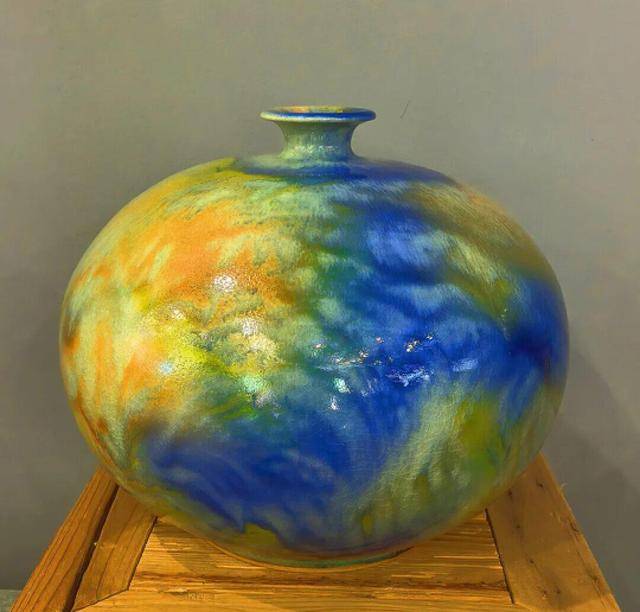 华宁舒氏陶艺《玄彩·天球瓶》入藏国家博物馆