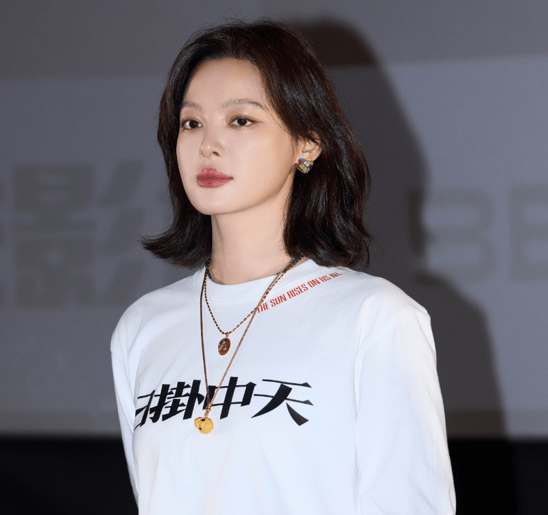 原创            辛芷蕾回应撕奖反被骂，网友劝她别飘了，得奖新片票房表现并不好