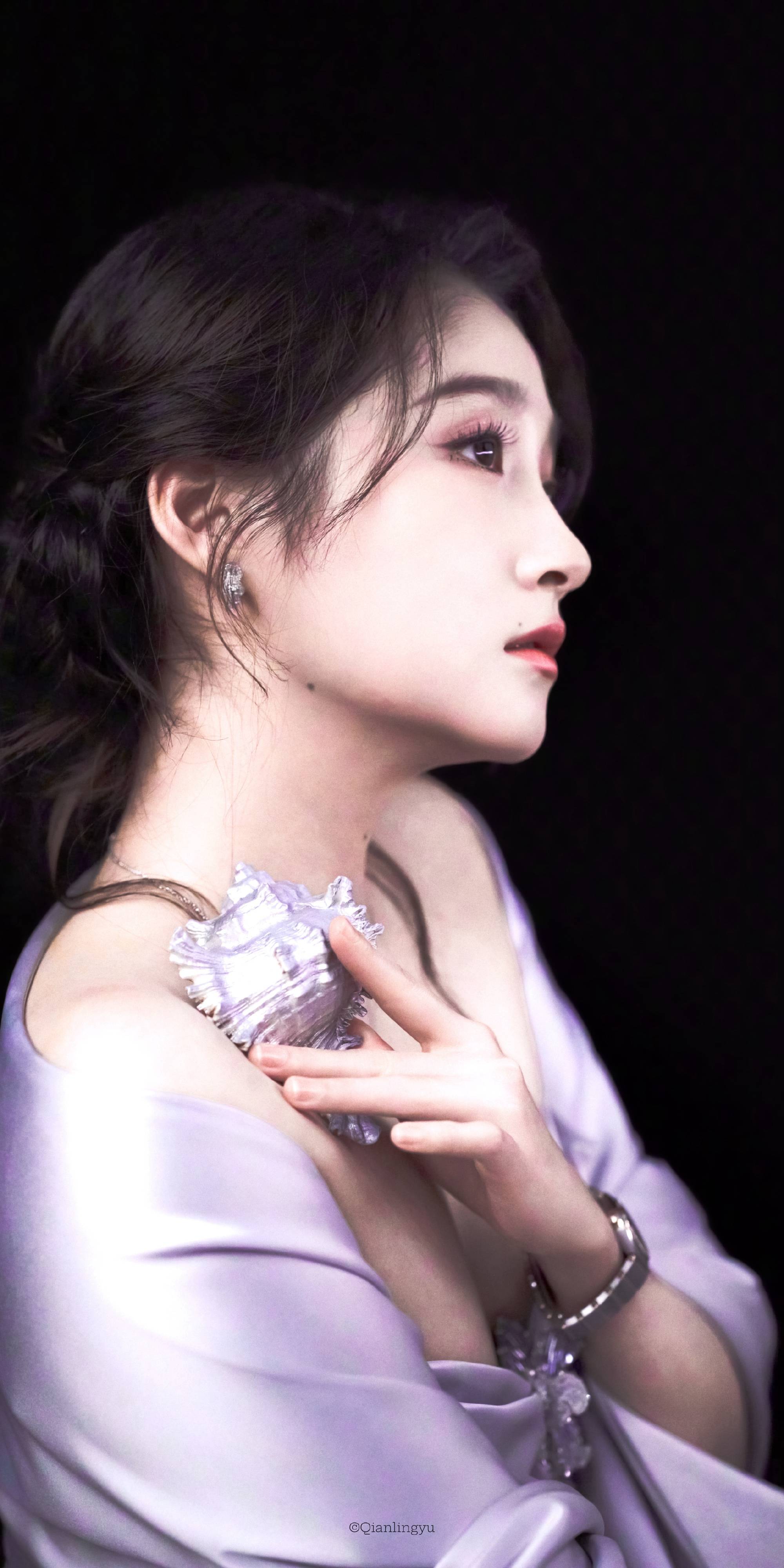 关晓彤综艺吃瓜聚焦孟子义，此幕成大众关注焦点