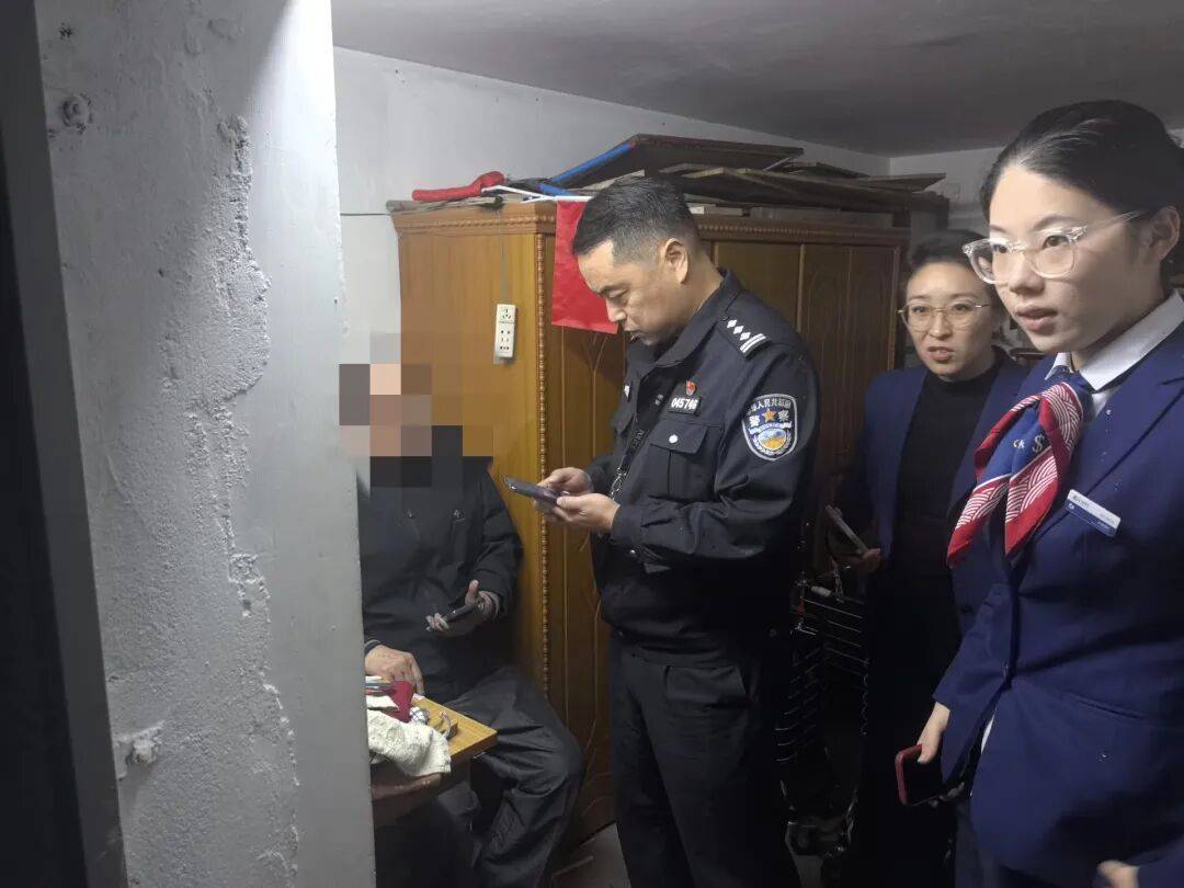 浙江男子花30万买金条送孙子，所长、行长都上门了……