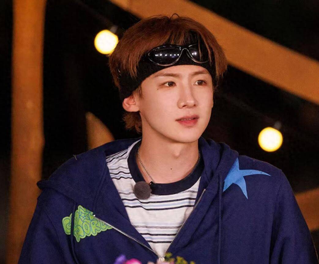 原创            白敬亭的智商下线，黄景瑜的武力上线，让《现在就出发》彻底封神