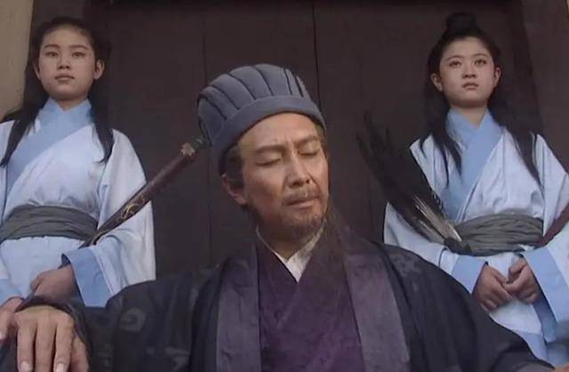 原创            诸葛亮大摆空城计，司马懿看见百姓在门前扫地，为何匆匆撤退？