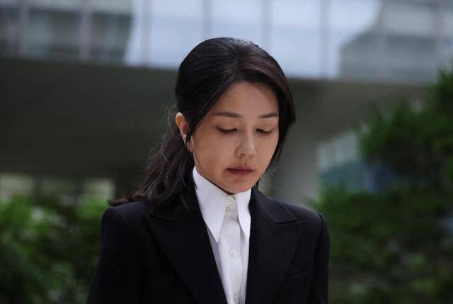 首次承认，金建希致歉