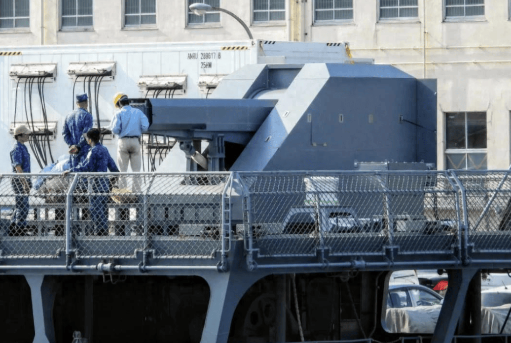 中方不见高市早苗后，日本自卫队突然亮出电磁炮！解放军动作很快：枪已上膛剑已出鞘