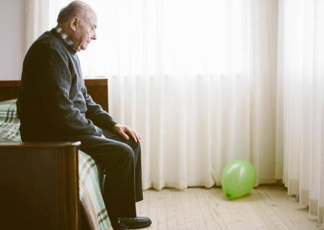 原创            老年痴呆的元凶找到了？医生：避免脑部退化，5类食物尽量避免