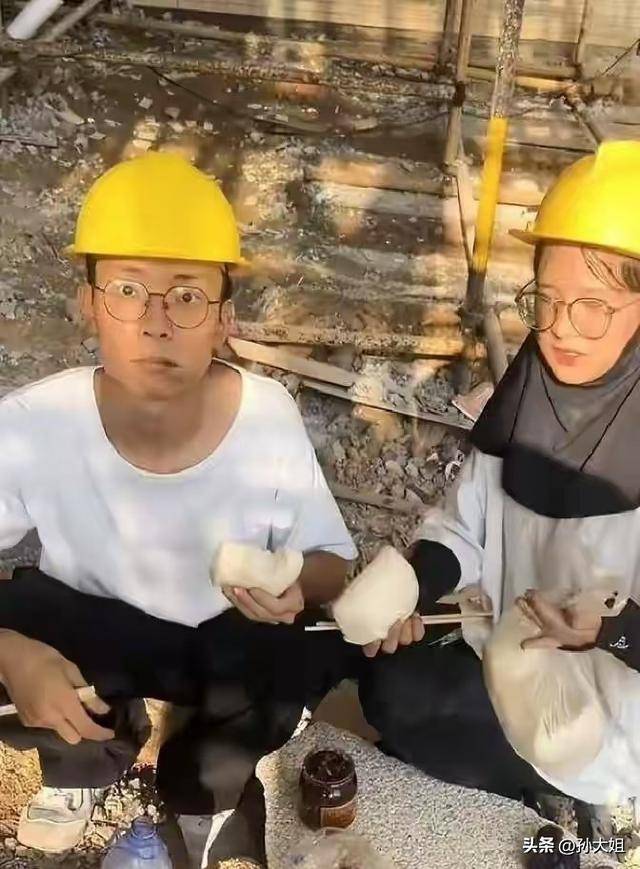 一位画家为了帮助一个小孩治病，画一张画500元画家却转了500万元