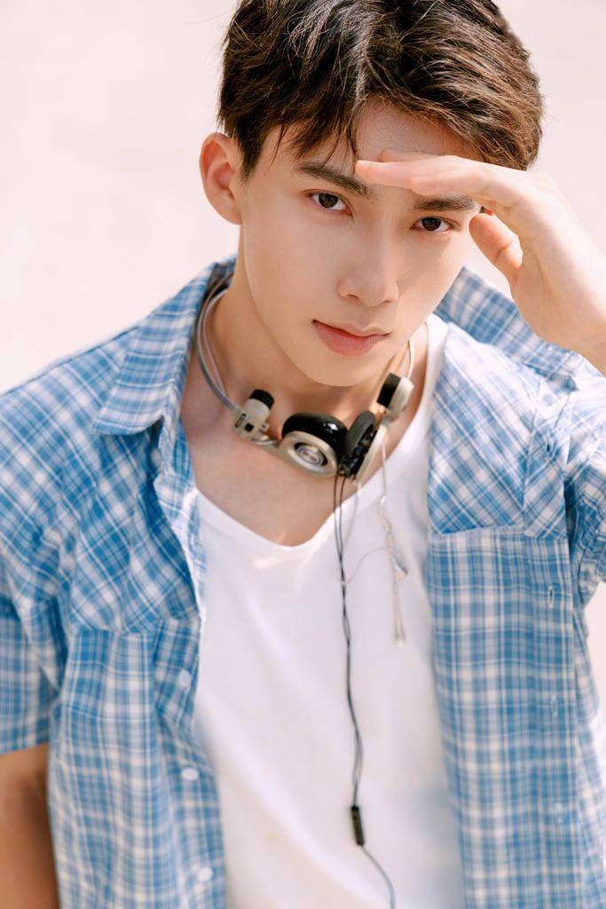 欢娱影视演员 李柏煦 山野逐风写真