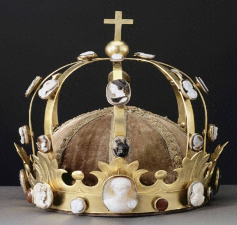 钻石神话破灭？卢浮宫珍宝被盗引钻石降价潮，人造钻石改写市场