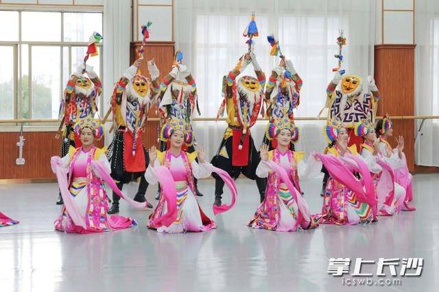 进校园以舞“会友”，湘藏舞者跨越千里用艺术对话