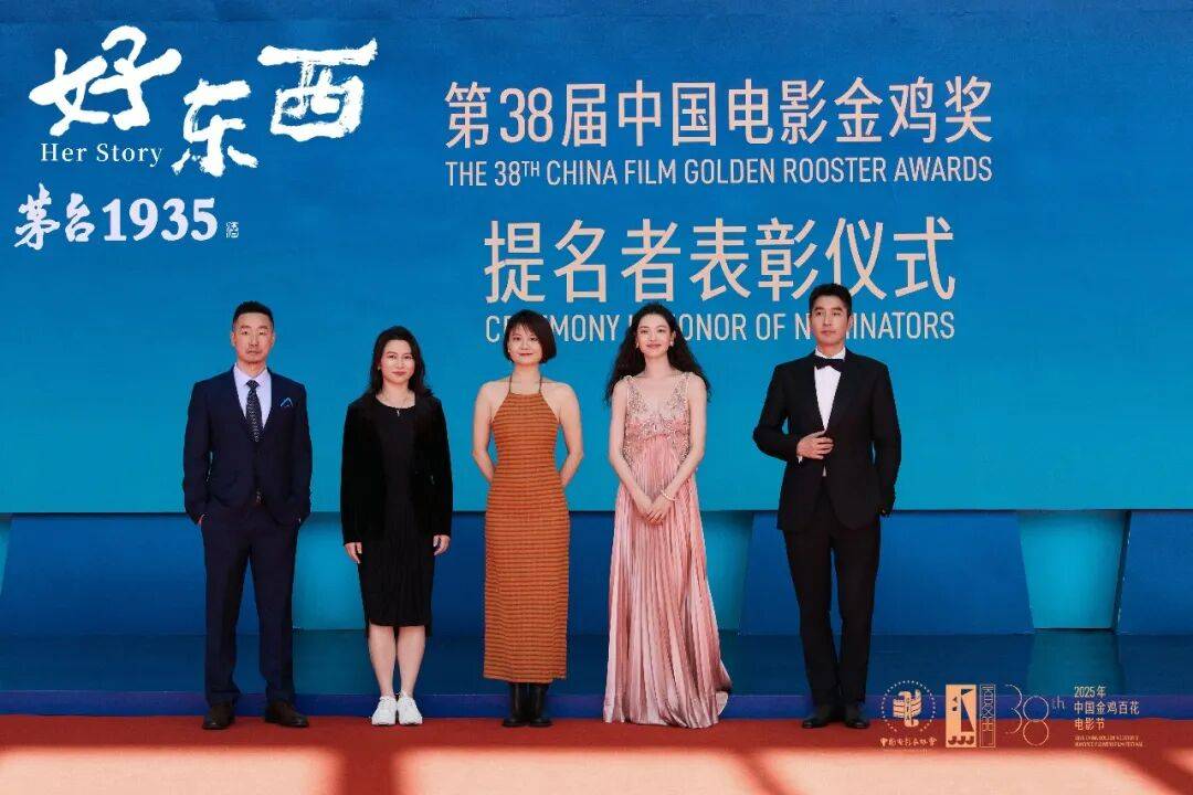 内娱红毯女帝钟楚曦电影7项提名领跑金鸡奖！