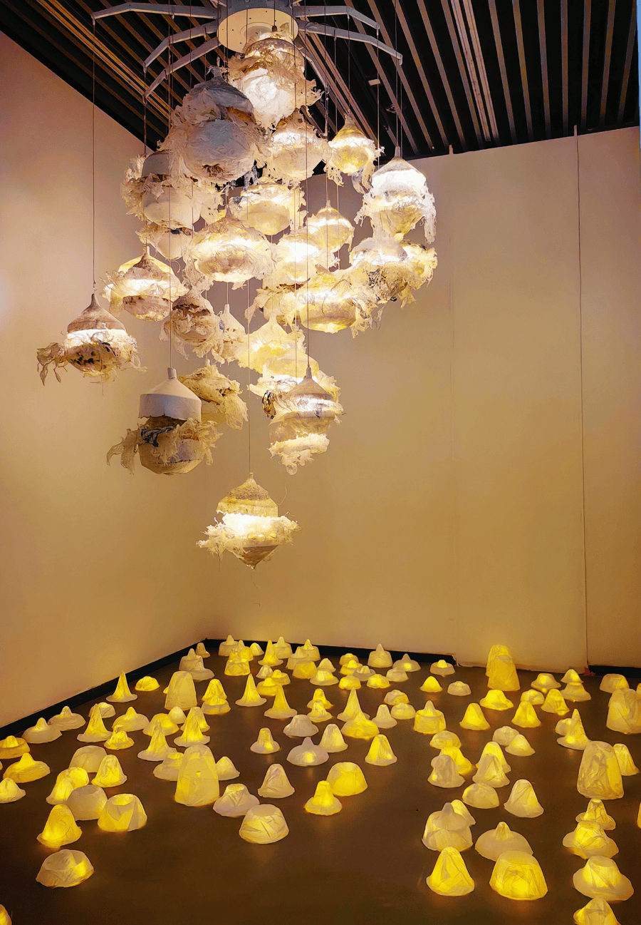 一张纸能玩出什么花样？上海国际纸艺术双年展上，近百位艺术家给出解答