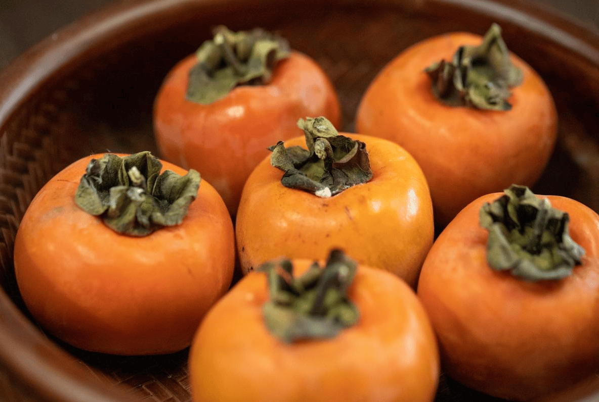 原创            秋冬吃柿子要注意！柿子万不可与“5样”食物一起吃，早知早好