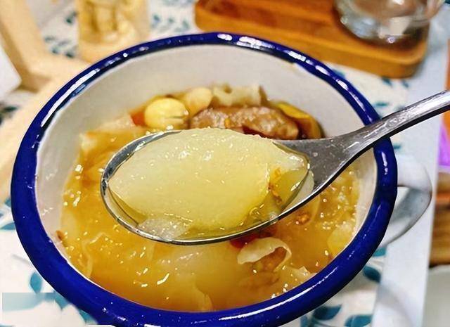 冬天，梨与它一起煮，功效太强大了，每日食用一个，健康过冬季