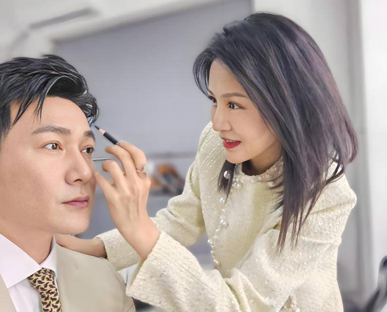 原创            妻子30年不做饭，陆毅和鲍蕾的甜蜜，证明了不被爱的才是小三