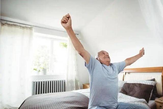 原创            早上七点起床不正确？医生：年龄到了65岁，起床尽量要做到这6点