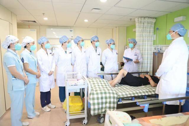 科普丨老年人咋成艾滋病防控“新重点”？三问三答揭开真相