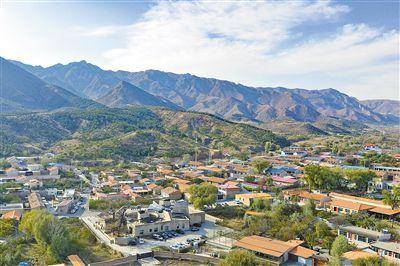 大青山脚下的“艺术村”