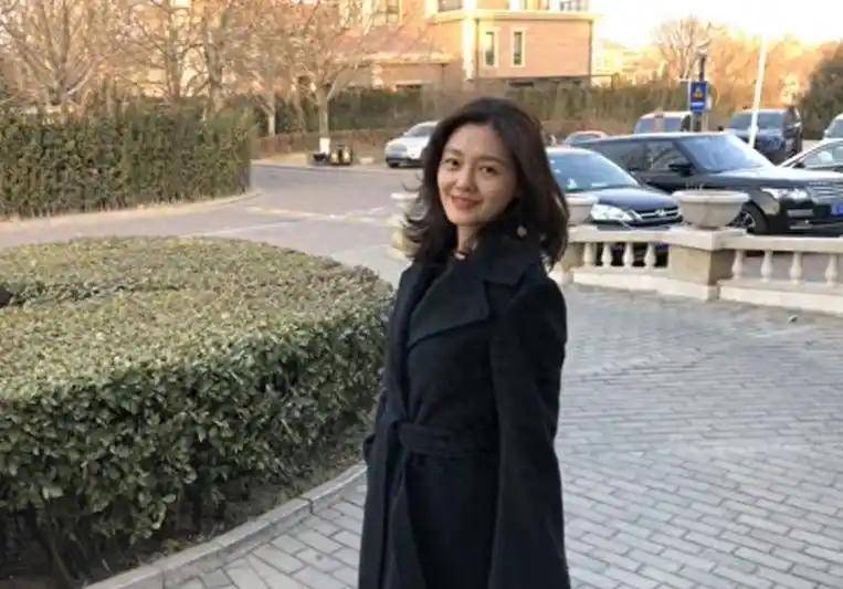 原创            回顾：好友晒大 S 生前全家合影，眼神迷离显憔悴引热议？