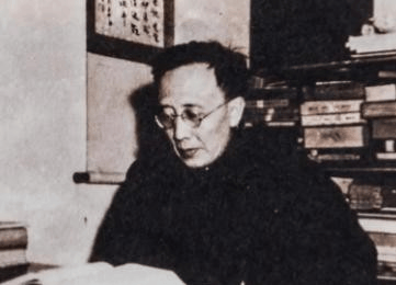 郭沫若在重庆古玩街闲逛，花10元钱买了个铜老虎，拿回家鉴定后发现是虎符