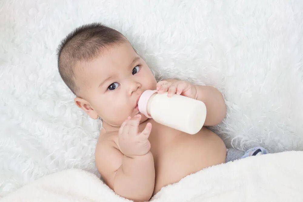 夜里要不要叫醒宝宝喂奶？看完这篇就不纠结了