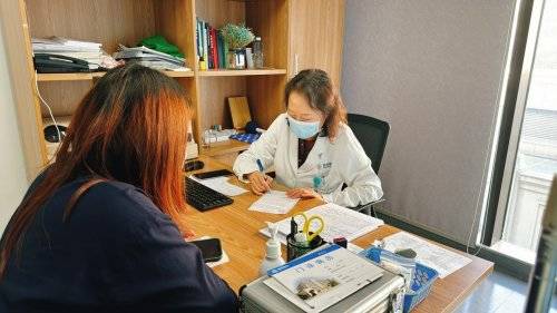 眼干刺痛别硬扛！上海大学医学院附属普瑞眼科专家助您水润双眼