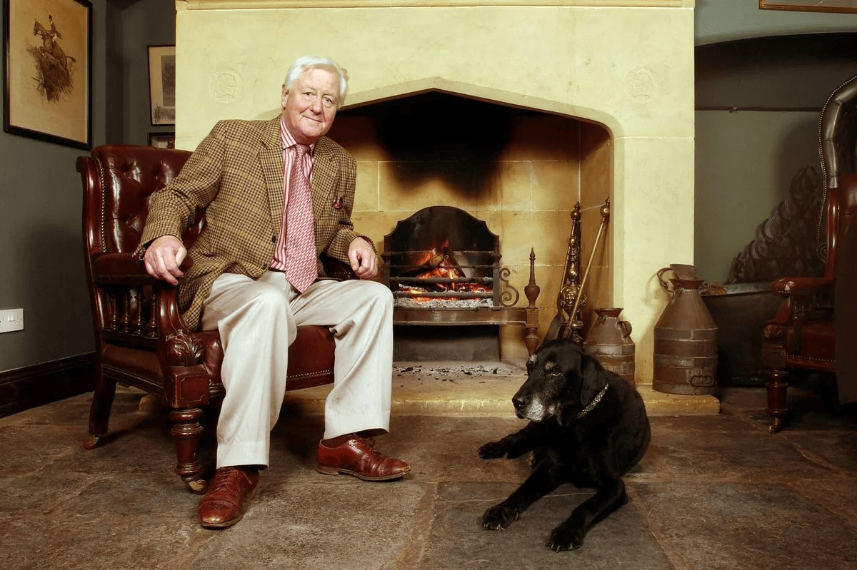 英国79岁爵士征婚，要求至少小他20岁，希望能生个男性继承人