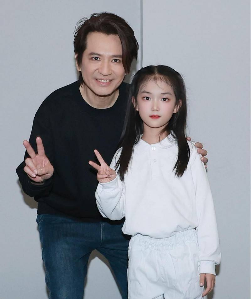 BEYOND叶世荣成都演唱会特邀童星陈仪朵领唱《AMANI》