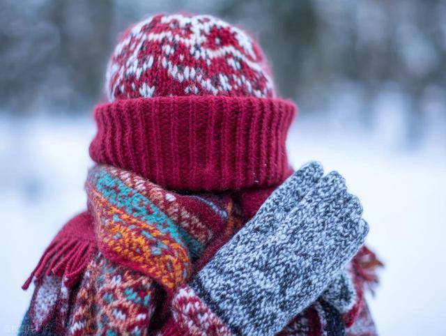 原创            脑梗和戴帽子有关？医生再三劝告：63岁以后，天冷多留意这4件事