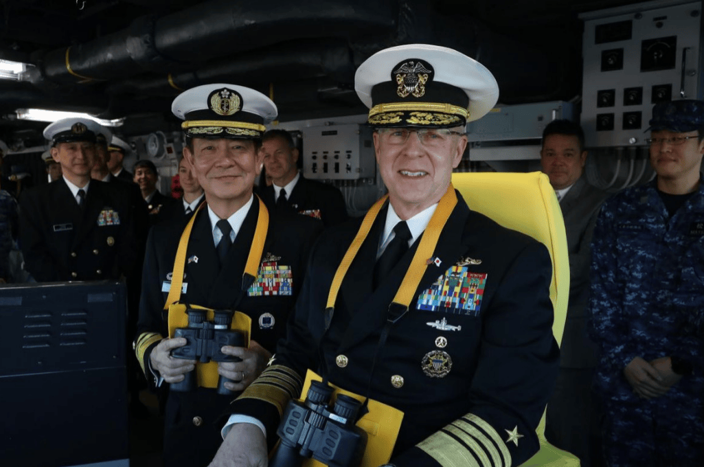 美国“坐山观虎斗”？美军上将在日本表态，一句不提支持高市早苗，日本右翼又失望了