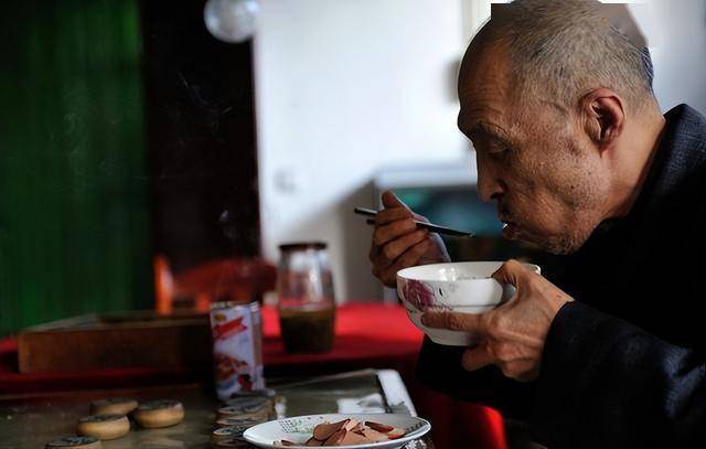 南瓜子也是“控糖利器”？医生提醒：糖尿病人适量吃，或有帮助