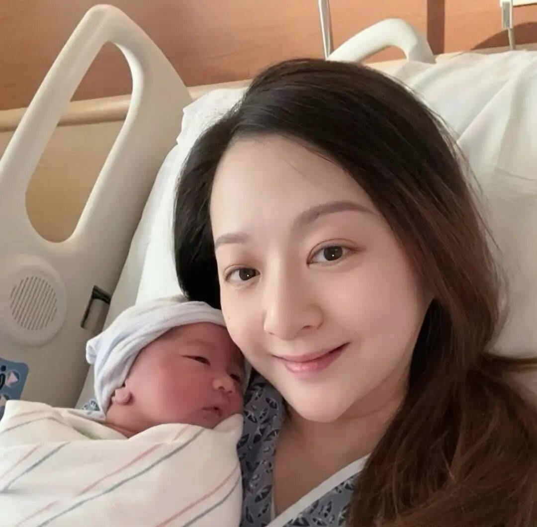 恭喜！香港女星宣布平安生女，双喜临门，打超三百针进行人工受孕