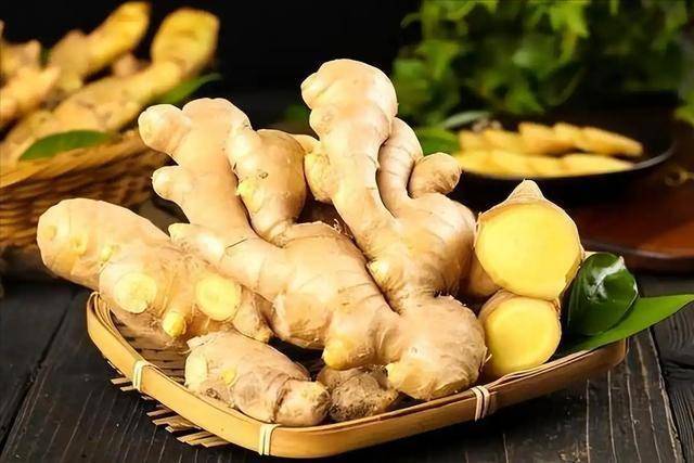 生姜是脑梗的“杀手”？医生提醒：若想大脑健康，这几物建议多吃