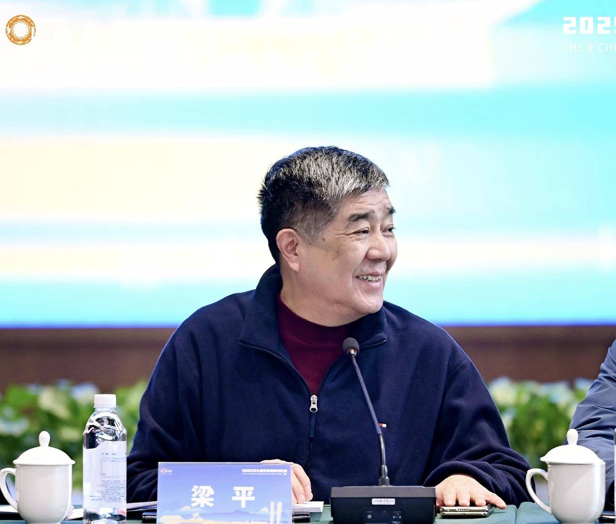 第九届成都国际诗歌周对话现场：铺出学术的色彩，构筑艺术的精彩