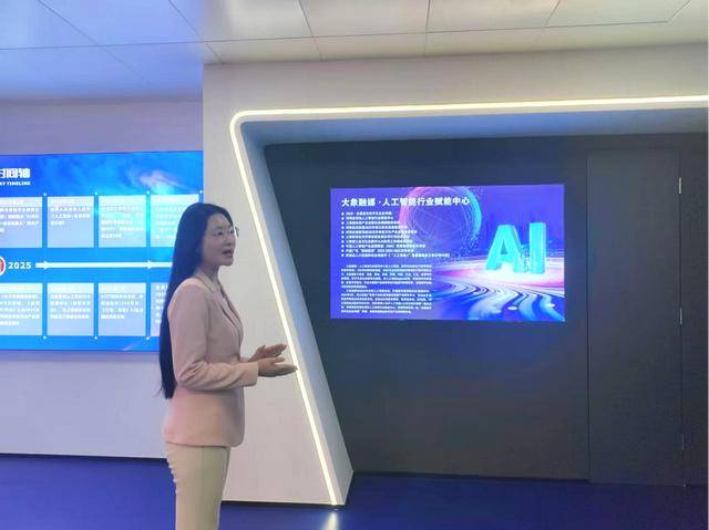 河南工程学院艺术设计学院师生走进大象融媒