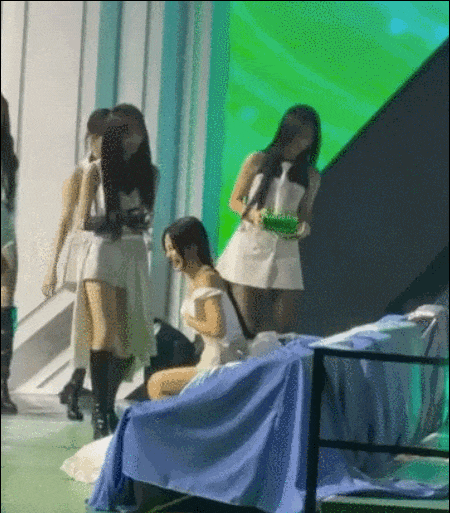 张元英与Jennie互动后遭非议，有网友指责：她的回礼不够恭敬！