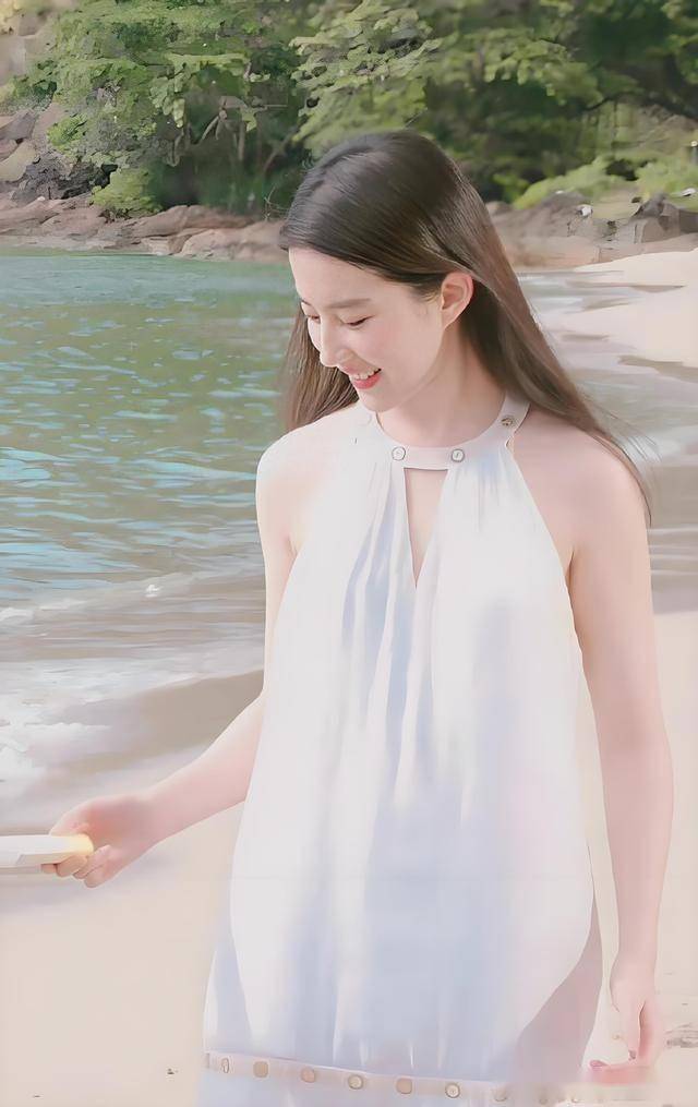 刘亦菲｜海边写真