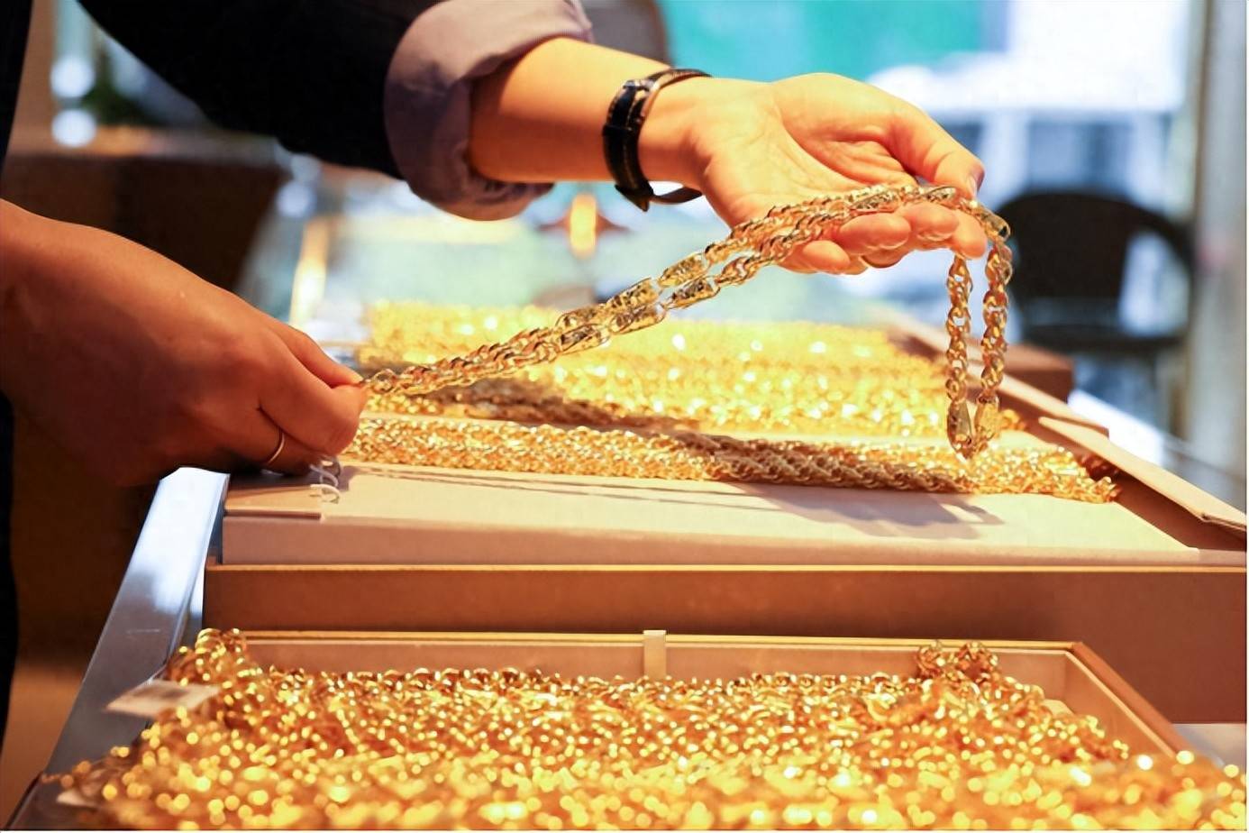 暴跌32.5%！黄金消费大降温，钻石却卖爆了？业内：消费者更聪明