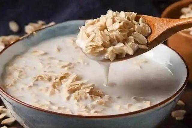 燕麦再次被关注！医生调查：早餐常吃燕麦的人，身体或有5大好处