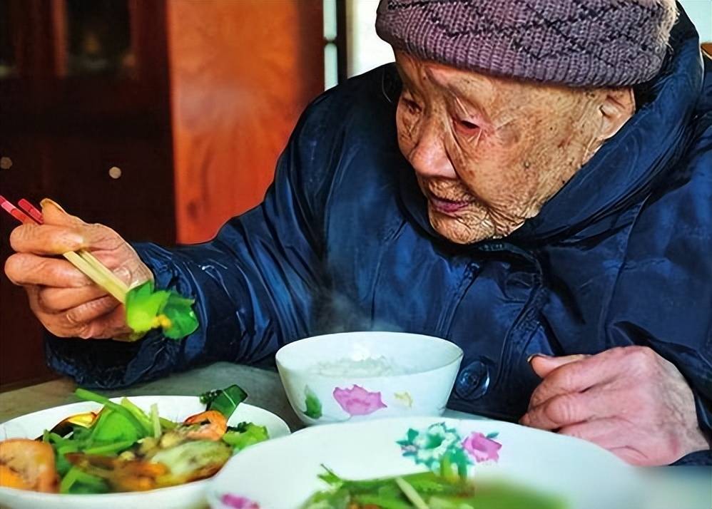原创            别小看这件事：老人晚饭经常早一点吃，你得到的好处不止一点