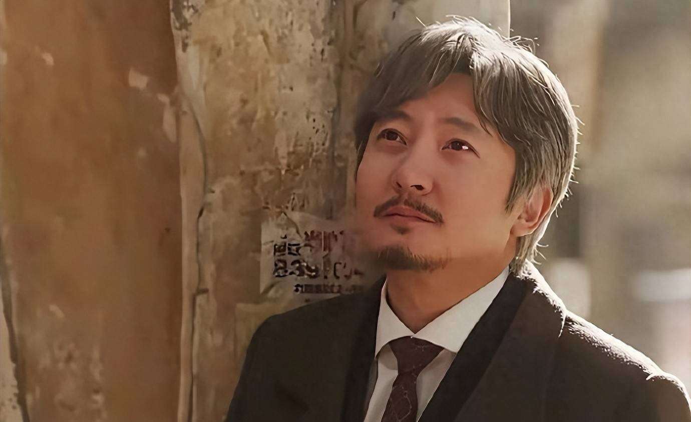 原创            老舅最惨的是他！灰头土脸掩盖颜值，本人帅不输郭京飞