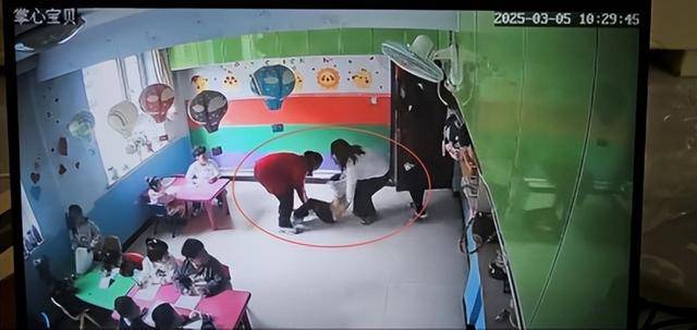 4名幼师，轮番虐待、殴打3岁女童