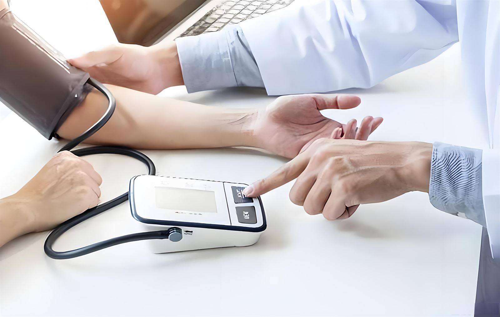 史章君医生：低压降不下来？别乱吃药！4个习惯稳血压