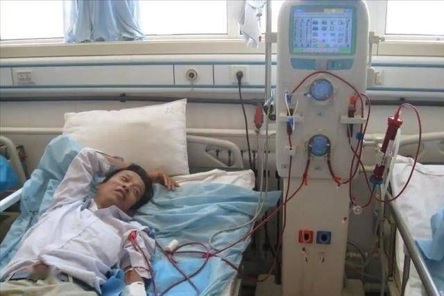 尿毒症去世的患者逐渐增多！医生多次提醒：少吃白菜，多吃这几样