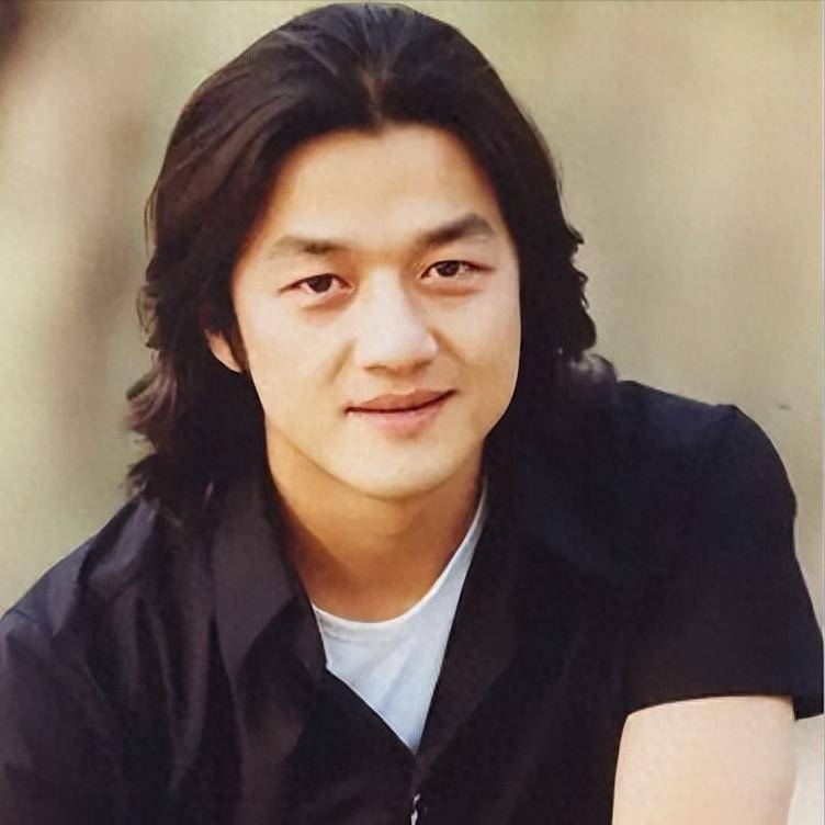 原创            多年前的暖心救助，如今换来回馈，女孩一句话道破李亚鹏真实处境