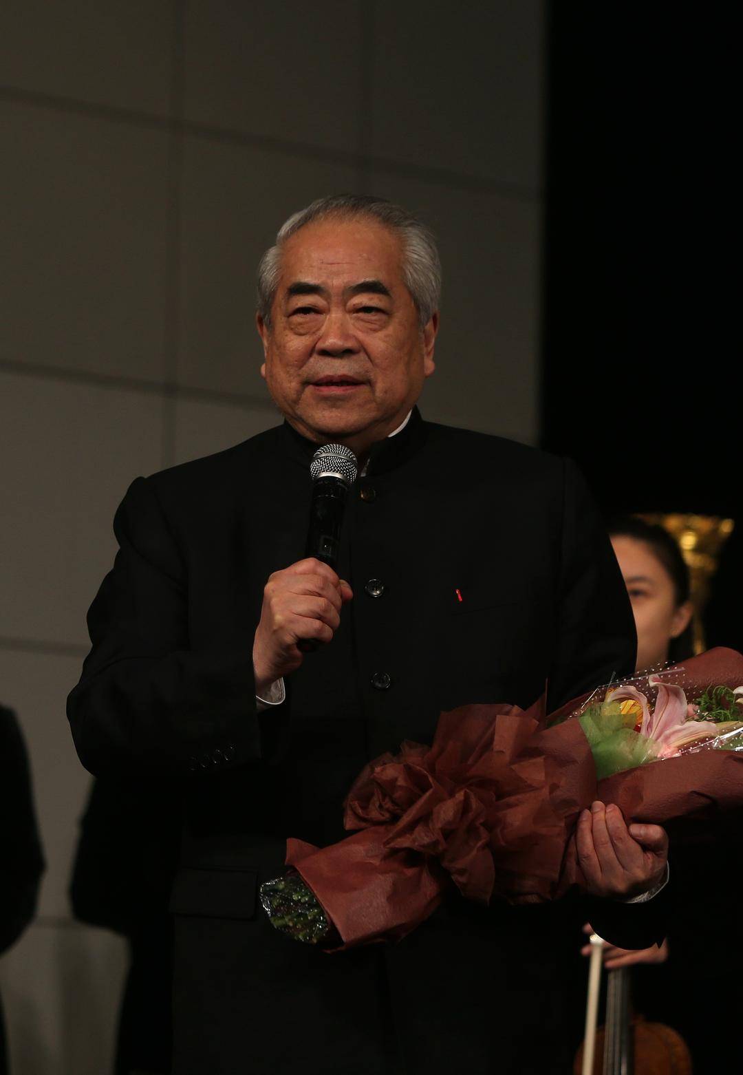 87岁范曾：四段婚姻，亲生后代一女一子