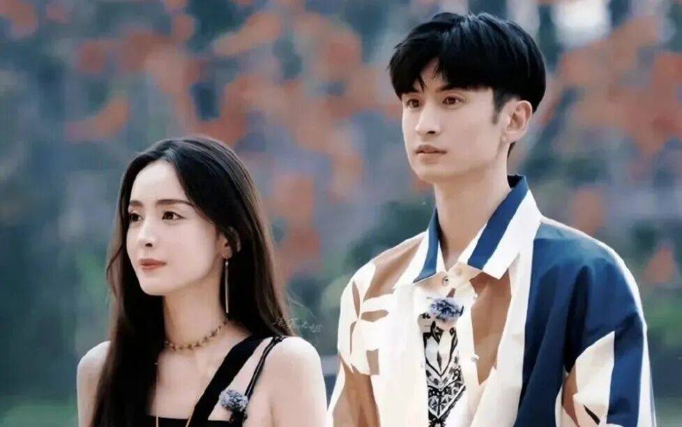 【2025.12.3】杨颖演短剧？娜扎跟张云龙还在一起？各大平台的电影电视剧动漫免费看？汪东城赚的很少？艺人摆烂躺平？